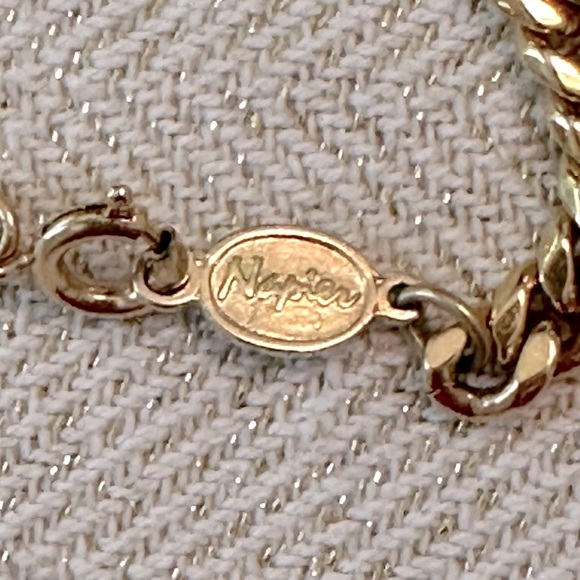 Vintage Napier Triple Heart Necklace Chunky Gold Tone Cuban Chain Signed Choker - Picture 9 of 11